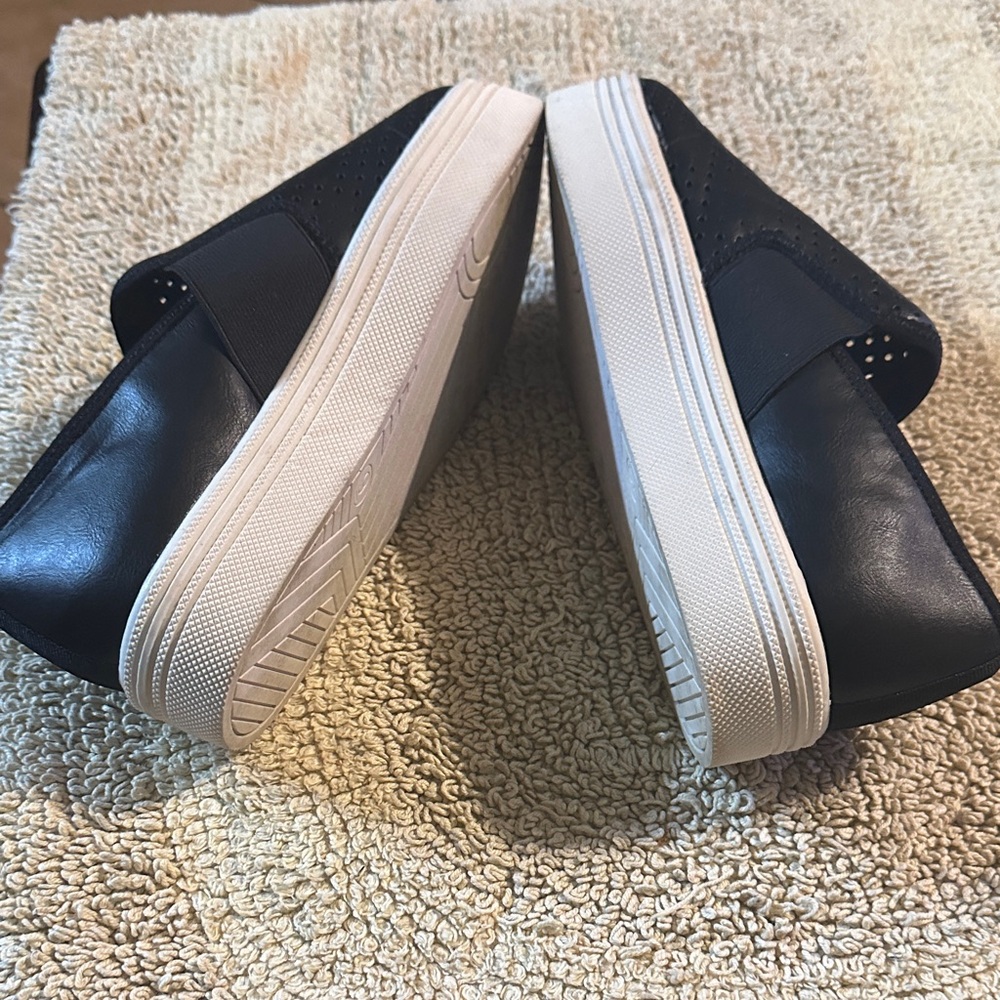 ELIZA Black Slip-On Platform Sneakers - Picture 11 of 12